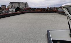 Uitvoering van Greenbead LL/LE als isolerende afschotlaag op het platte dak van deze mooie werf te Schaarbeek